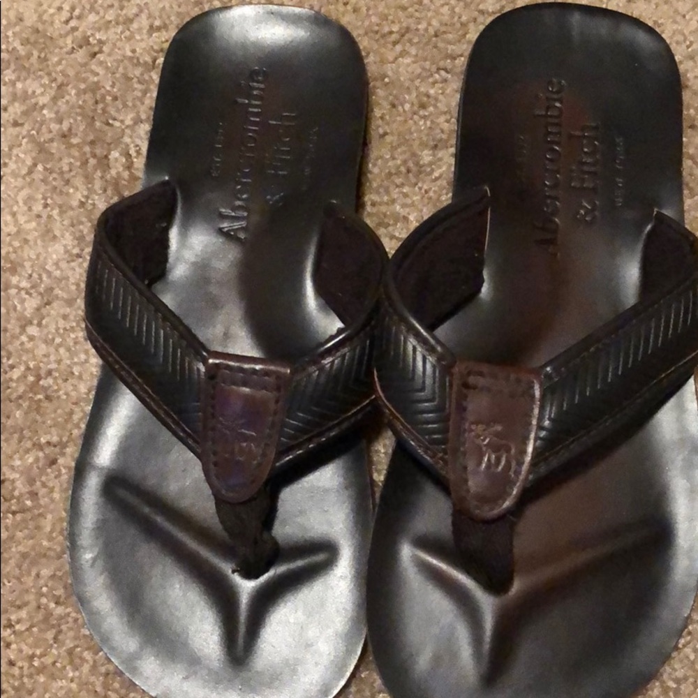 Abercrombie men’s leather flip flops